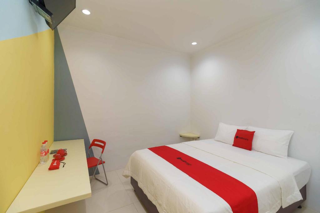 RedDoorz @ Taman Galaxy Bekasi in Bekasi, Indonesia