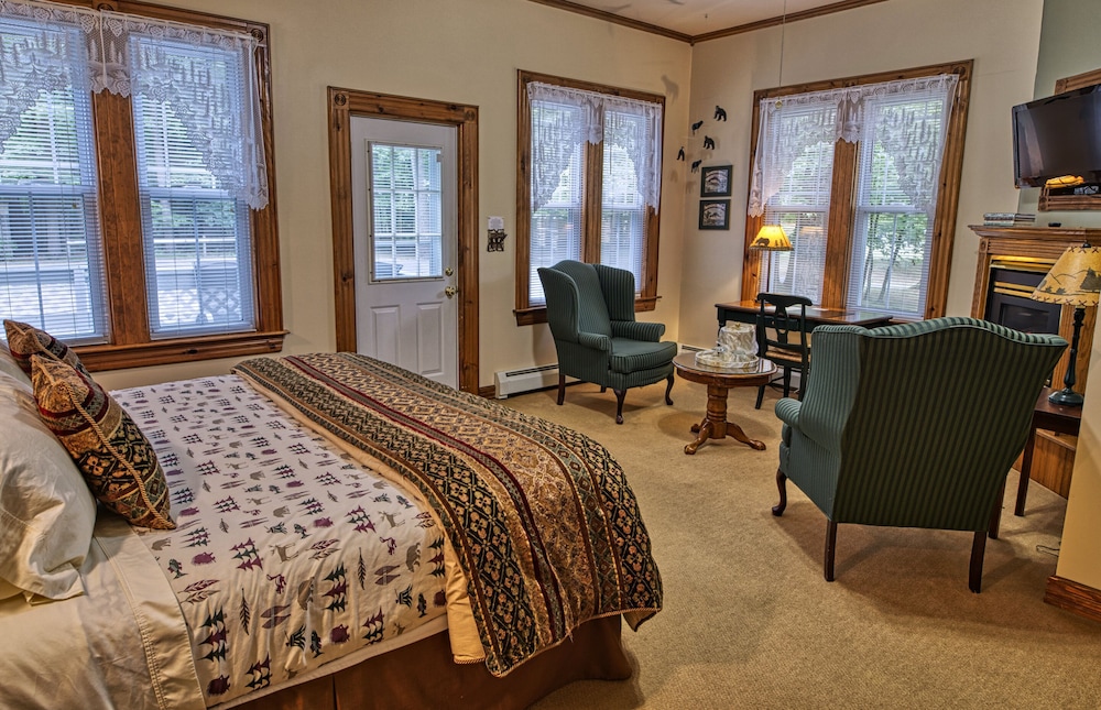 Rockwell Falls Inn and Wine Bar - photo 13