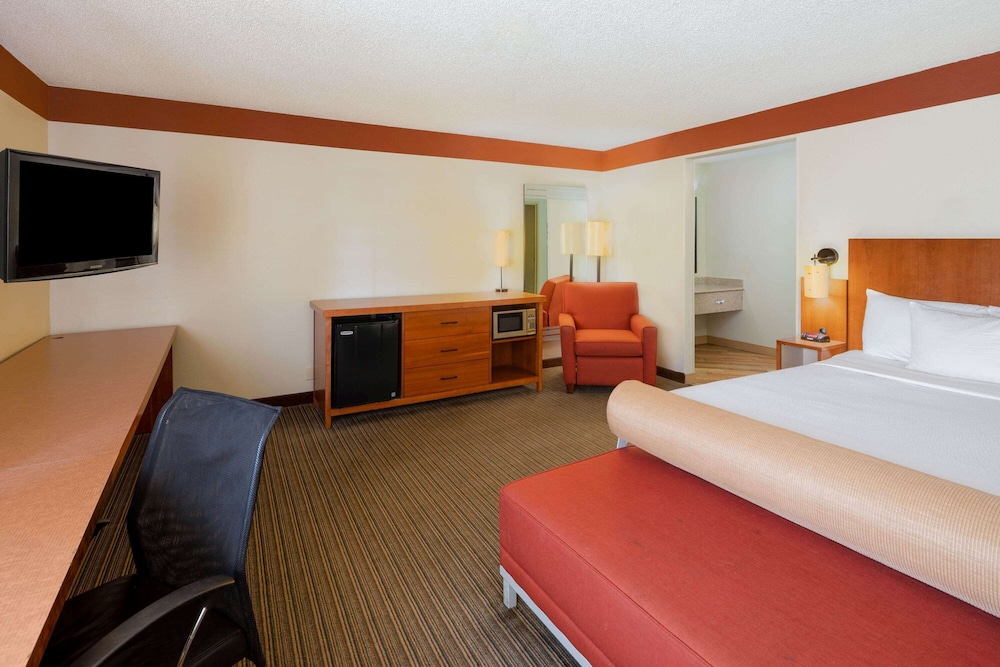 Spark by Hilton Savannah Midtown - photo 39