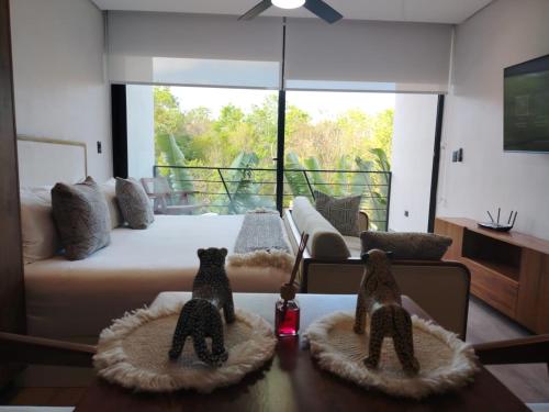Enmedio de la zona hotelera y el centro — 4-Star Luxury Hotel in Tulum, Mexico