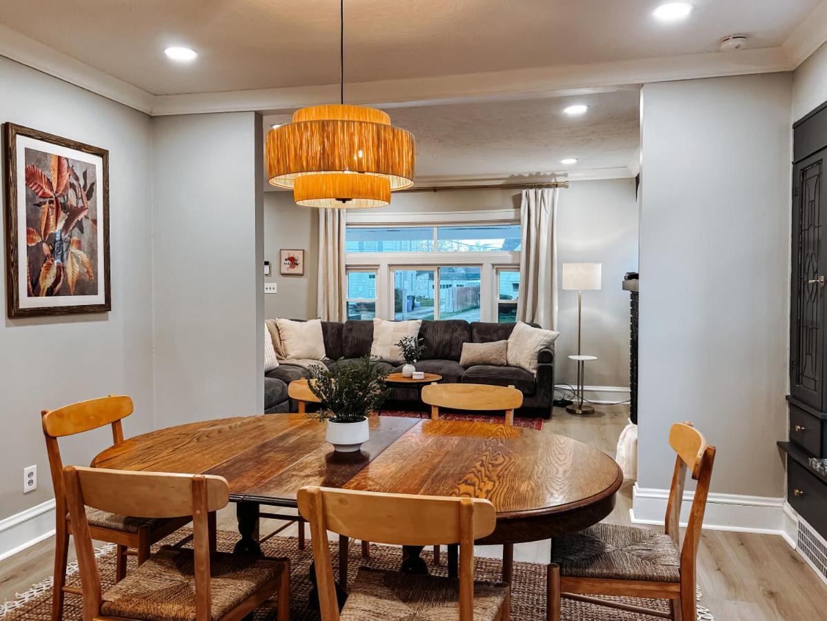 Large 4 Bedroom Recently Renovated With Hot Tub — 4-Star Luxury Hotel in Cleveland, United States