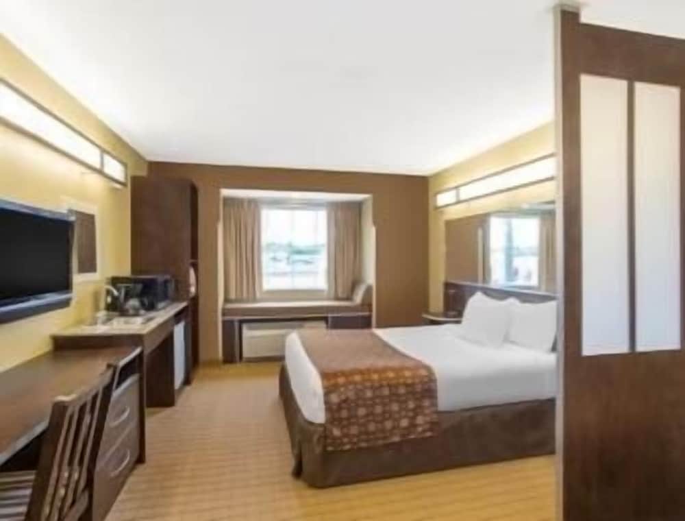 Microtel Inn & Suites by Wyndham Marietta - photo 2