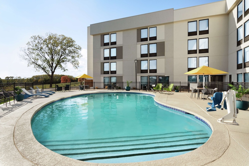 Hampton Inn Kansas City Airport - photo 20