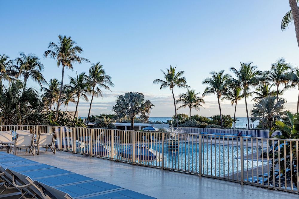 Sherry Frontenac Oceanfront Hotel - photo 85