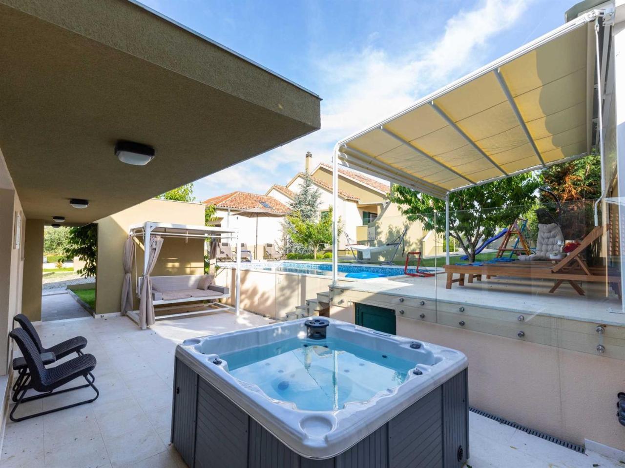 Villa Field Hill with Swimming Pool and Tennis Court — 4-Star Luxury Hotel in Vrsi, Croatia