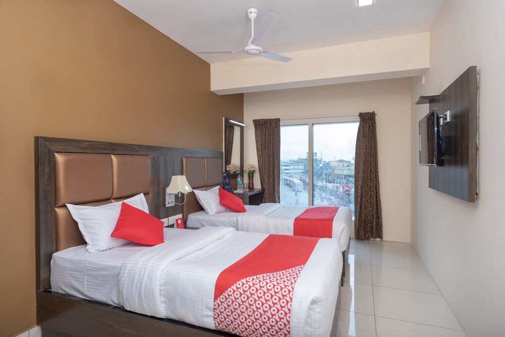 Oyo 18621 V Grand in Tiruchirappalli, India