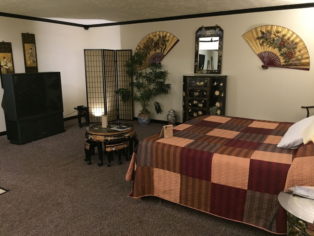 Wildwood Inn Tropical Dome & Theme Suites - photo 5