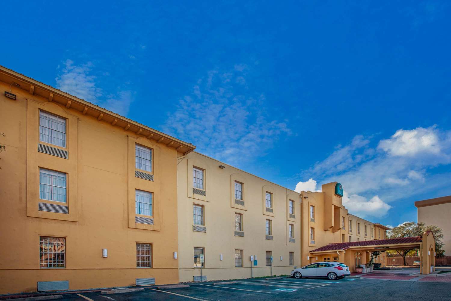 La Quinta Inn by Houston Greenway Plaza Medical Area - photo 2