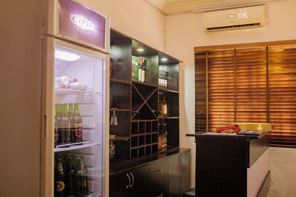 Nola's Lounge - last minute hotel in Lagos