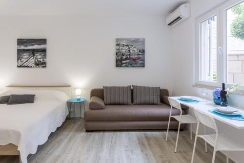Apartment R&R