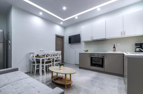 Renovated 2bd House Close To Pireus Port — 4-Star Luxury Hotel in Piraeus, Greece