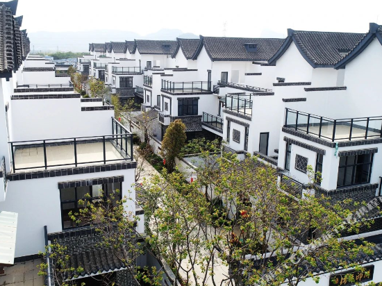 Yingde Aoyuan Baishu Hot Spring Resort Villa in Yingcheng, People's Republic of China