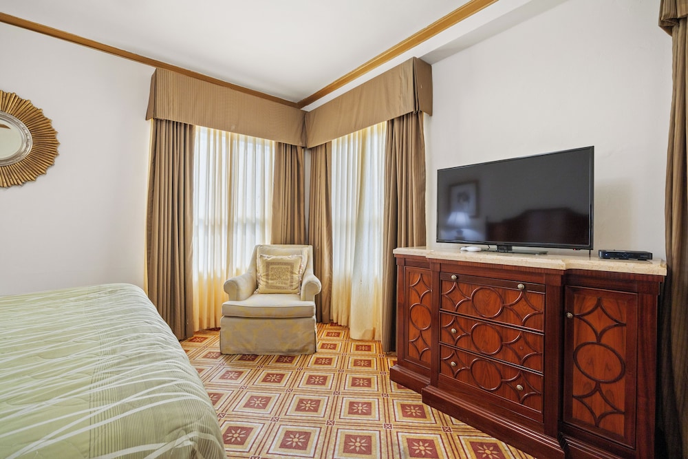 Embassy Hotel - photo 44