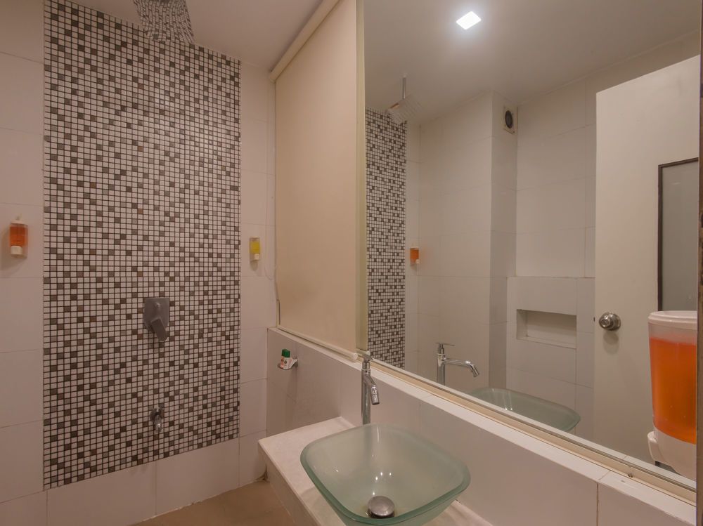 Oyo 6421 Hotel Aura
