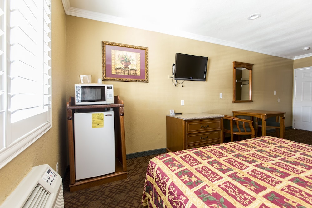 Beverly Inn - photo 4