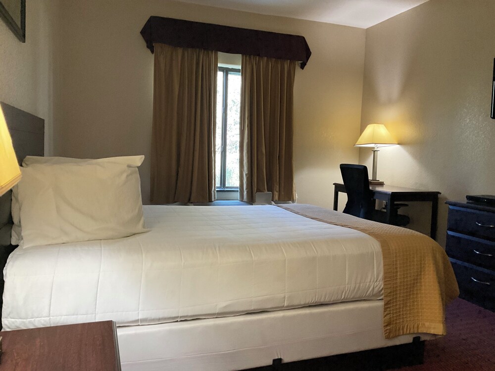 Yorktown Inn And Suites - photo 40