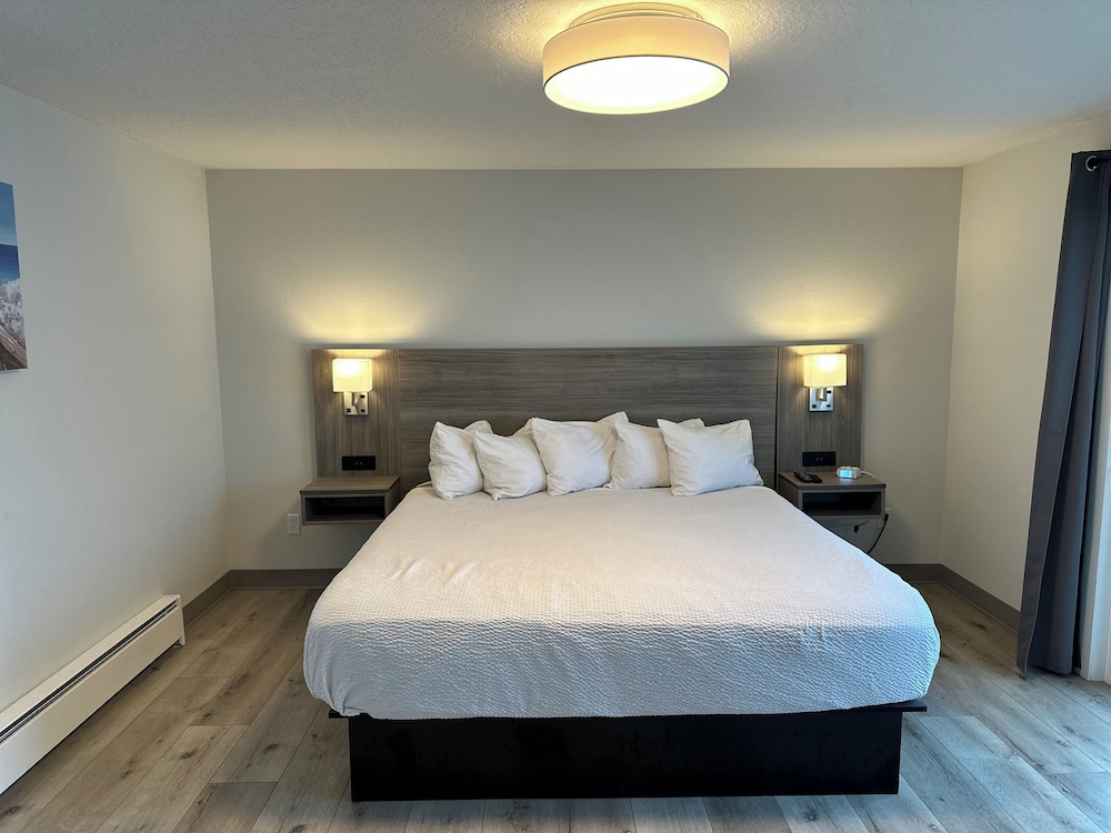 West Beach Suites - photo 17