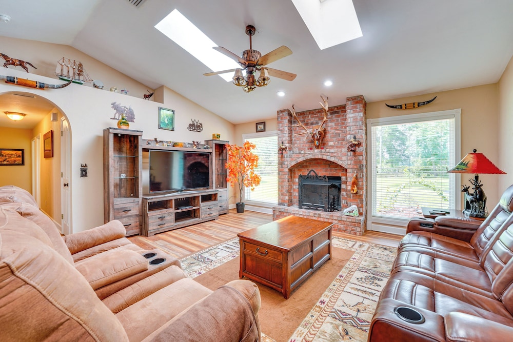 Welcoming Home W Yard On 20 Acres In High Springs 22250366 — High Springs