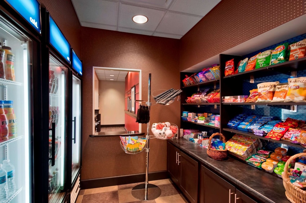 Hampton Inn & Suites Detroit Airport Romulus - photo 35