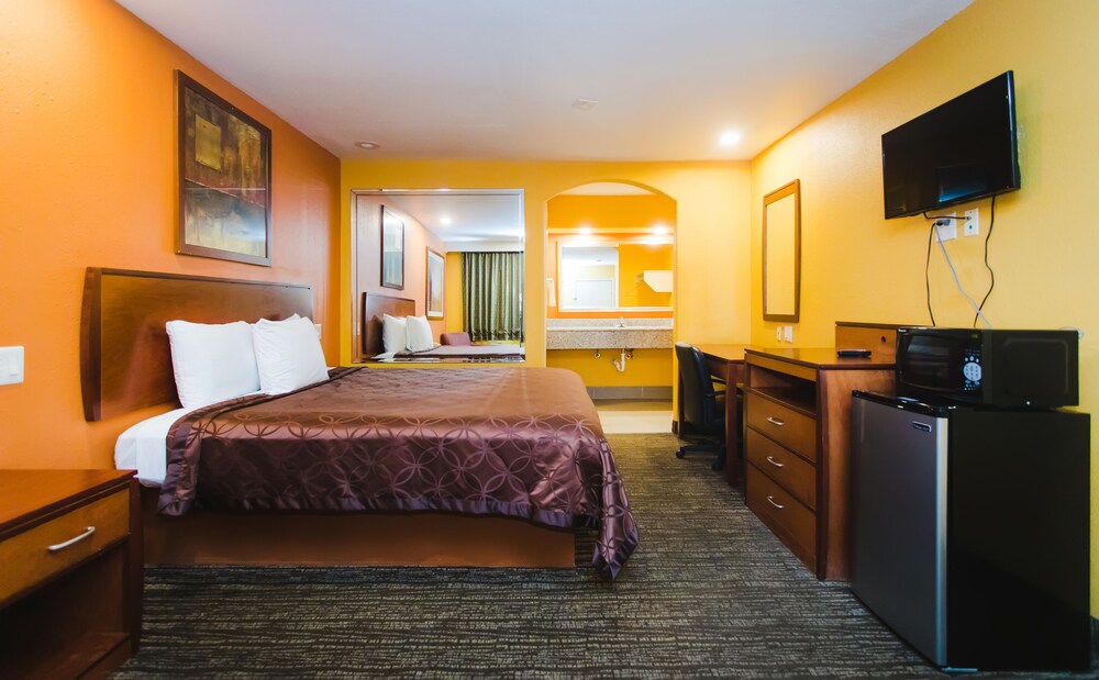 Knights Inn - photo 7