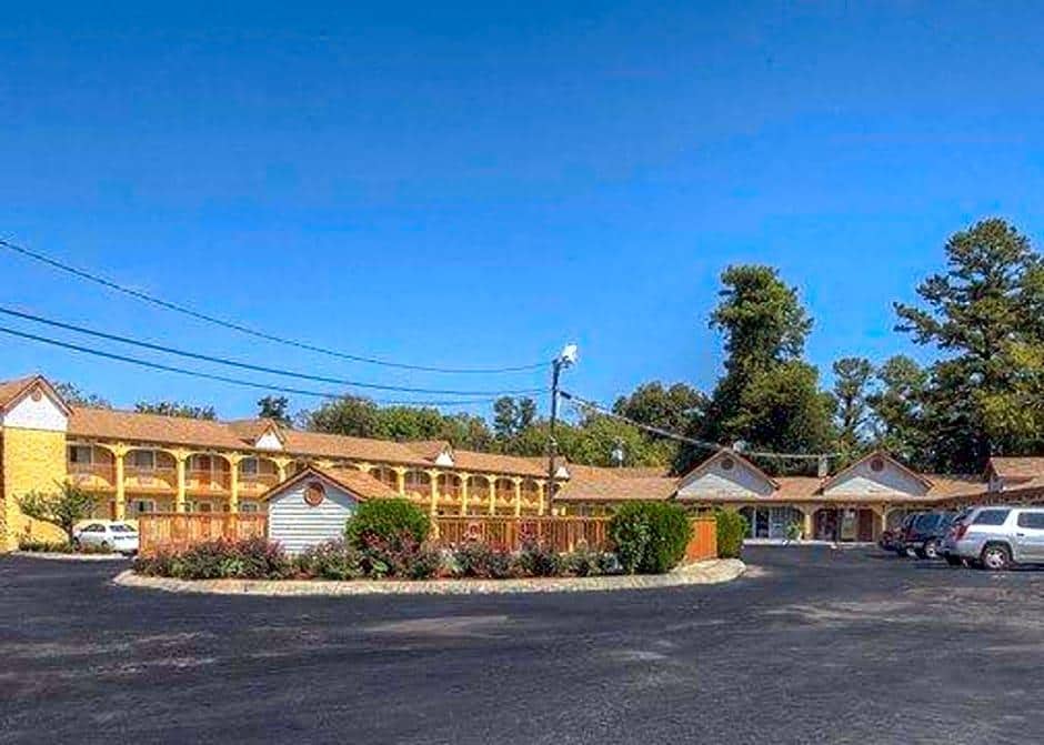 Rodeway Inn - carbon neutral hotel in Concord