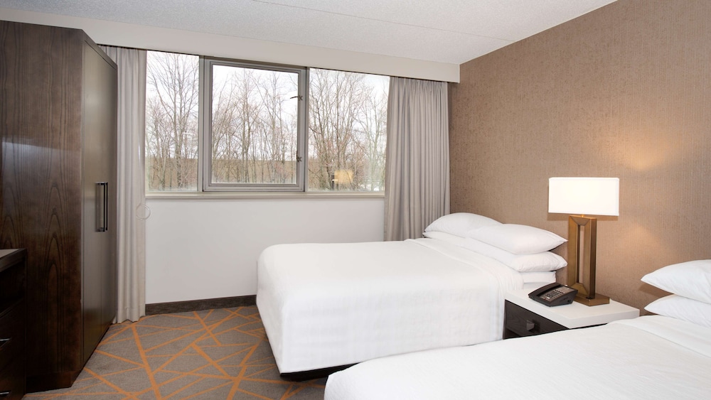 Embassy Suites by Hilton Cincinnati Northeast Blue Ash - photo 16