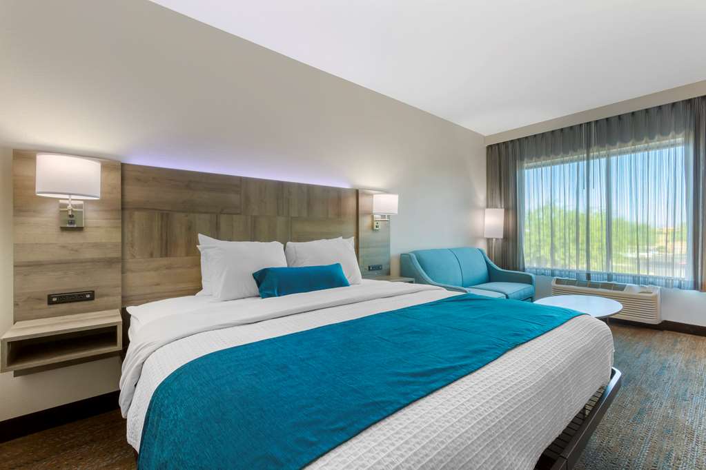 Super 8 by Wyndham Greensboro Coliseum Conv. - photo 4