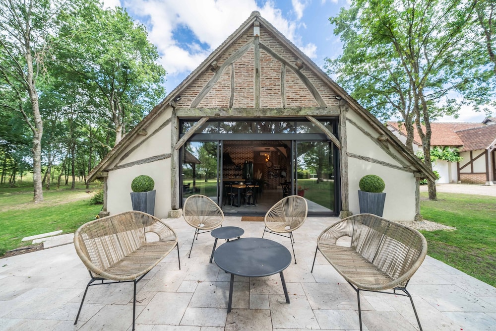 La Grange de Léonie — 4-Star Luxury Hotel in Vierzon, France