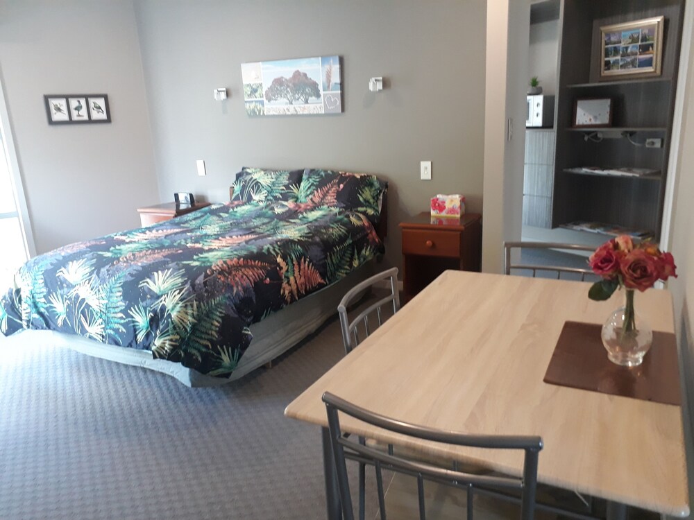 Hidden Gem in Oaklands — 4-Star Luxury Hotel in Napier, New Zealand