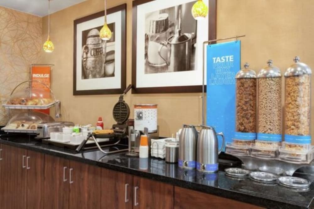 Hampton Inn & Suites Lancaster - photo 26