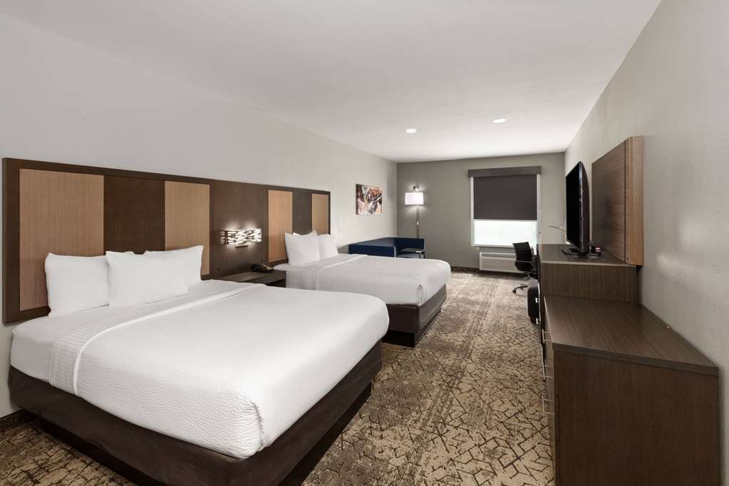 La Quinta Inn & Suites by Wyndham McAlester - photo 25