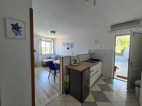 Apartments Matea One Bedroom Apartment with Sea View tikovica