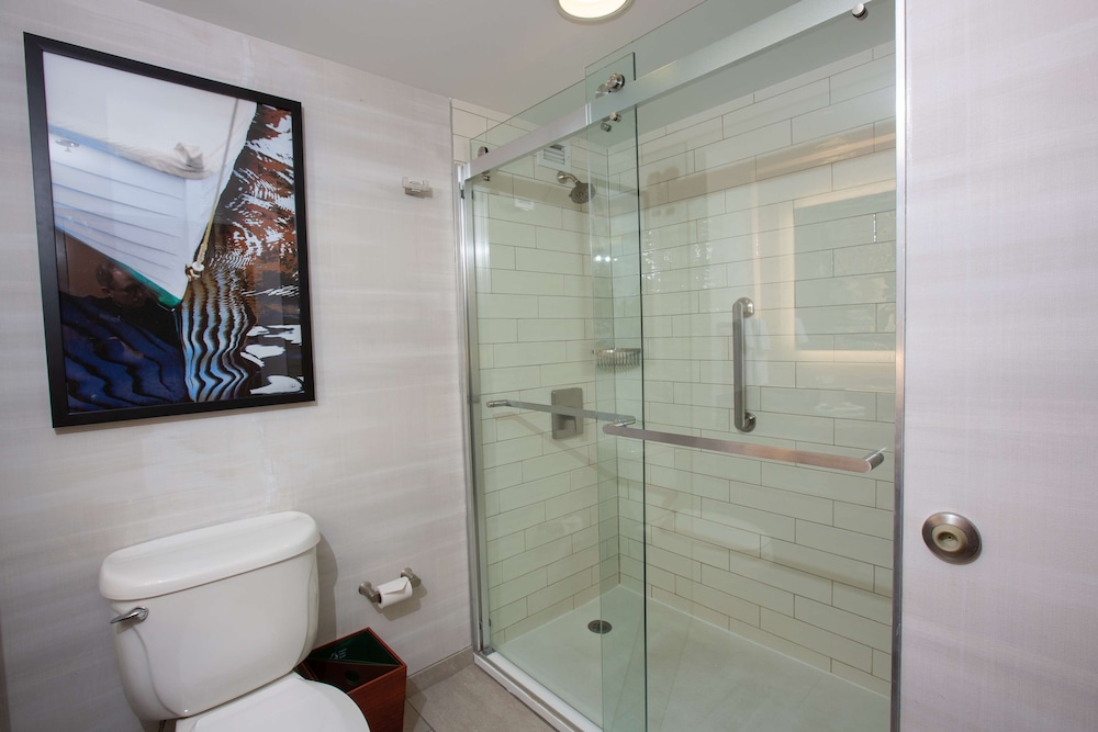 DoubleTree by Hilton Bay City Riverfront - photo 43