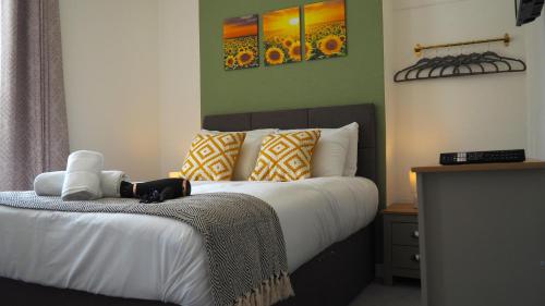 4 Bed Parking Close to M4 Ideal for Work — 4-Star Luxury Hotel in Neath, United Kingdom