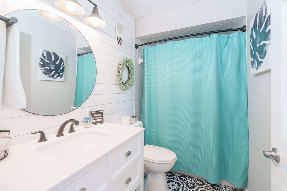 Bethys Beachy Beauty Regency Towers - photo 16