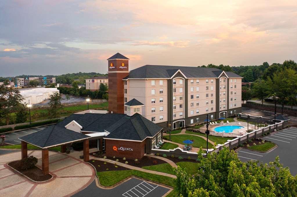 La Quinta Inn & Suites by Wyndham Greensboro NC - photo 2