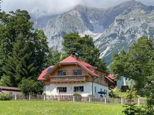 Haus Rosenheim — 4-Star Luxury Hotel in Ramsau Am Dachstein, Austria