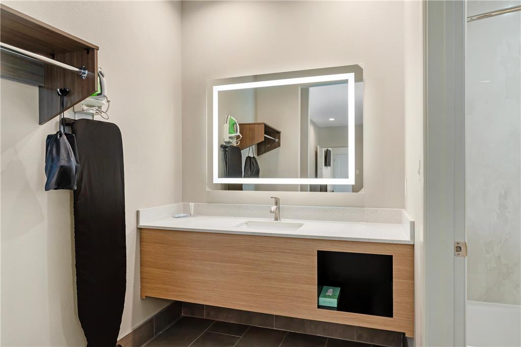 Clarion Pointe Spring Houston North - photo 18