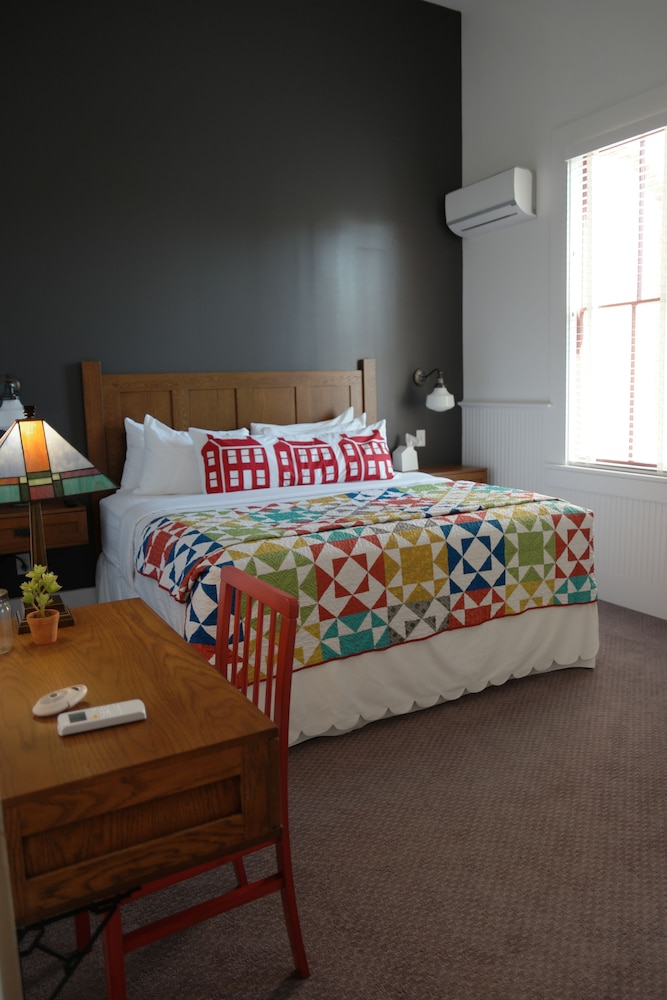 Amelia Schoolhouse Inn - photo 7