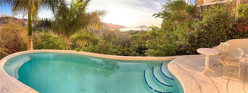 Grand Class Suite king private pool