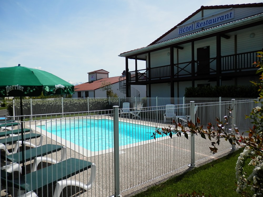 Ever Route 64 Brit Hotel Tarbes Ibos — Ibos