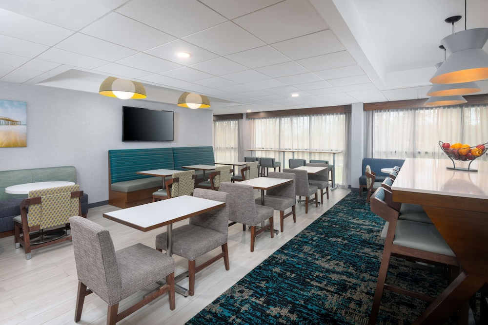 Hampton Inn Salisbury - photo 22