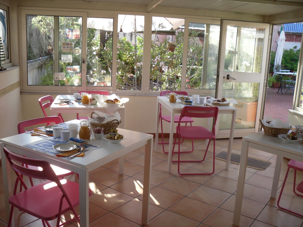 Bed and Breakfast I Vicoletti — 4-Star Luxury Hotel in Naples, Italy