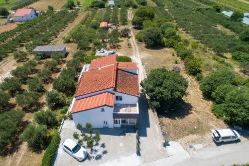 Apartman Mira — 4-Star Luxury Hotel in Pakostane, Croatia