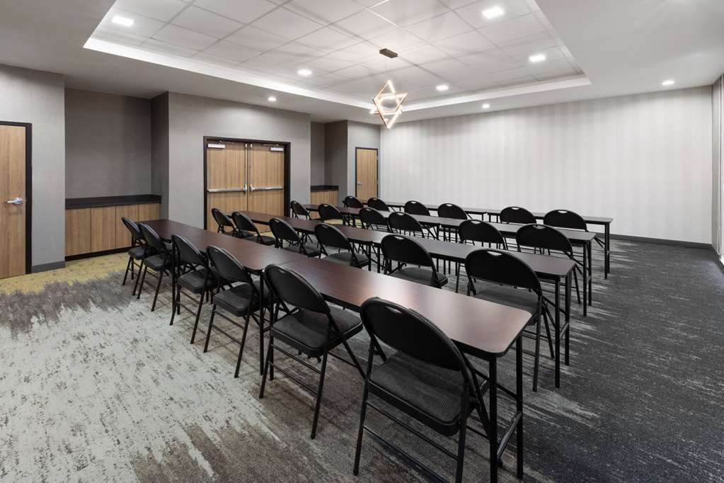 La Quinta Inn & Suites by Wyndham El Paso East Loop 375 - photo 30
