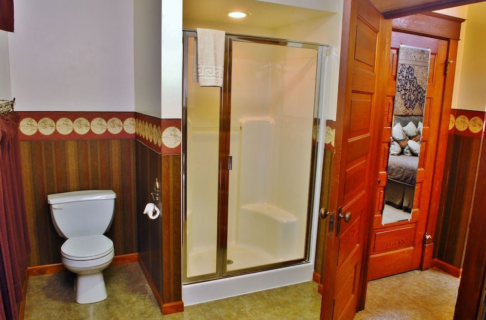 Arbor Hill Inn - carbon neutral hotel in La Porte