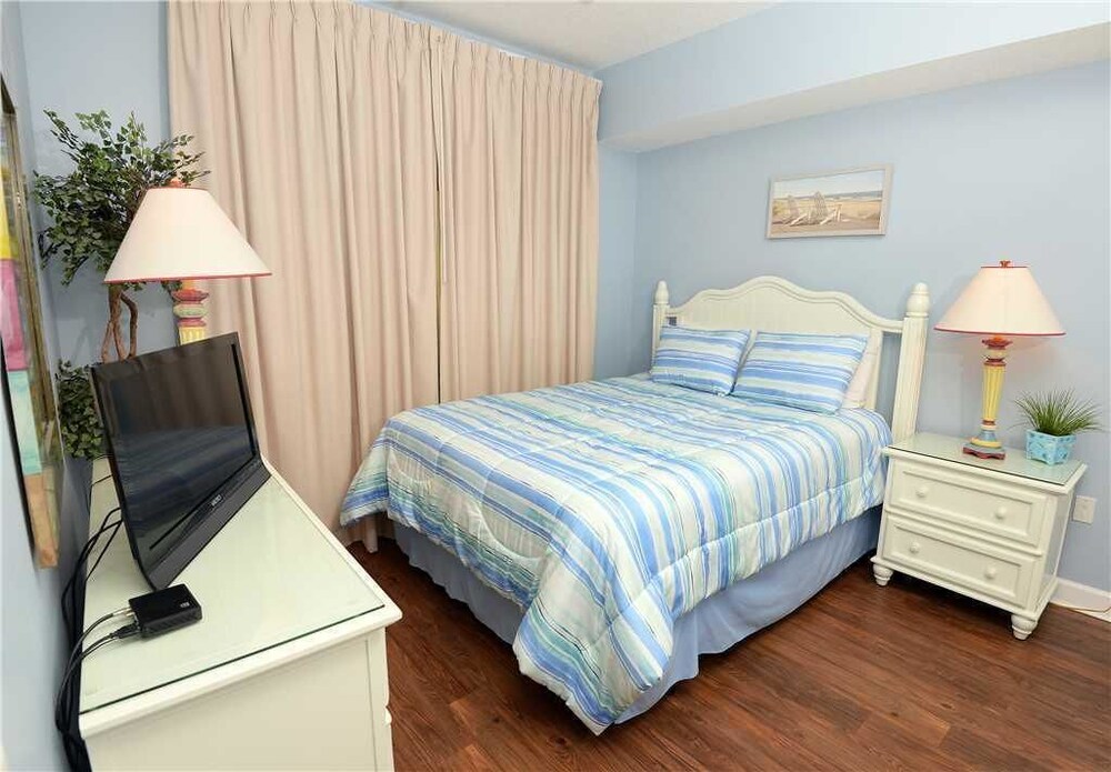 Grand Panama 106 Tower I Two Bedroom Condo - photo 2