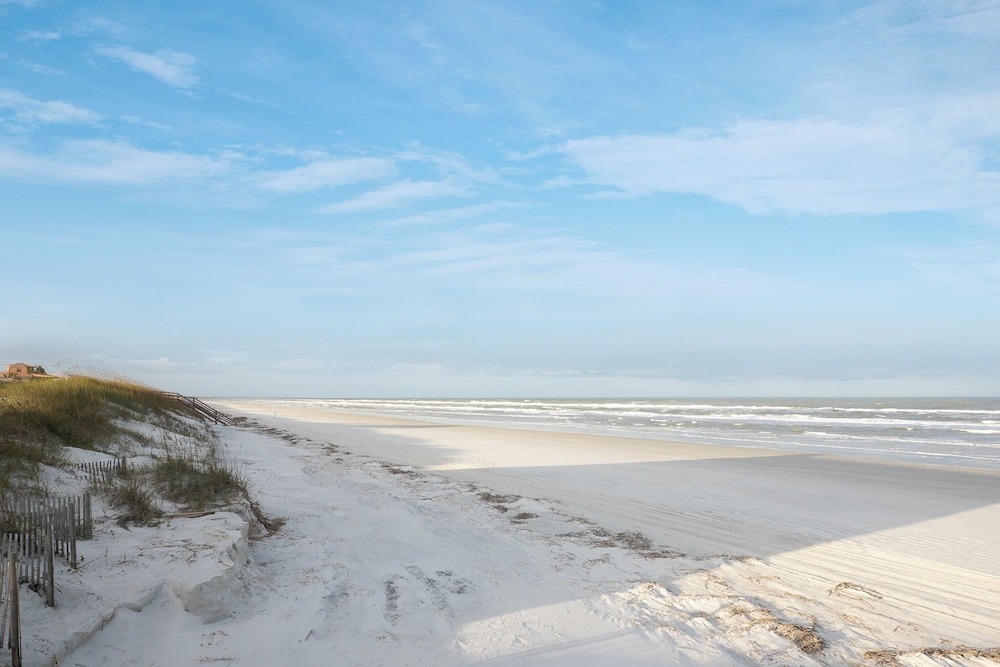 Trade Winds 101 by Distinctive Beach Rentals — 4-Star Luxury Hotel in Saint Augustine, United States