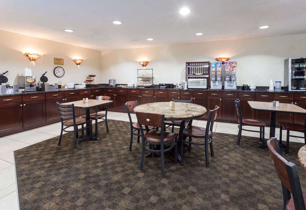 Ramada by Wyndham Bettendorf - photo 24