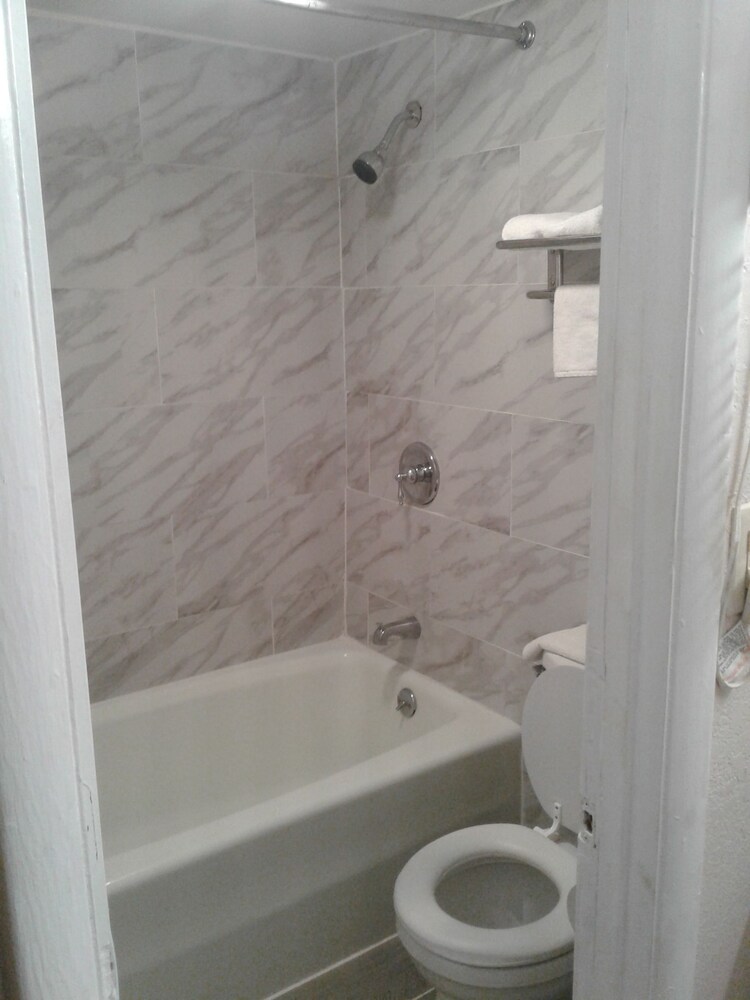 Budget Inn Express South Carolina - photo 12